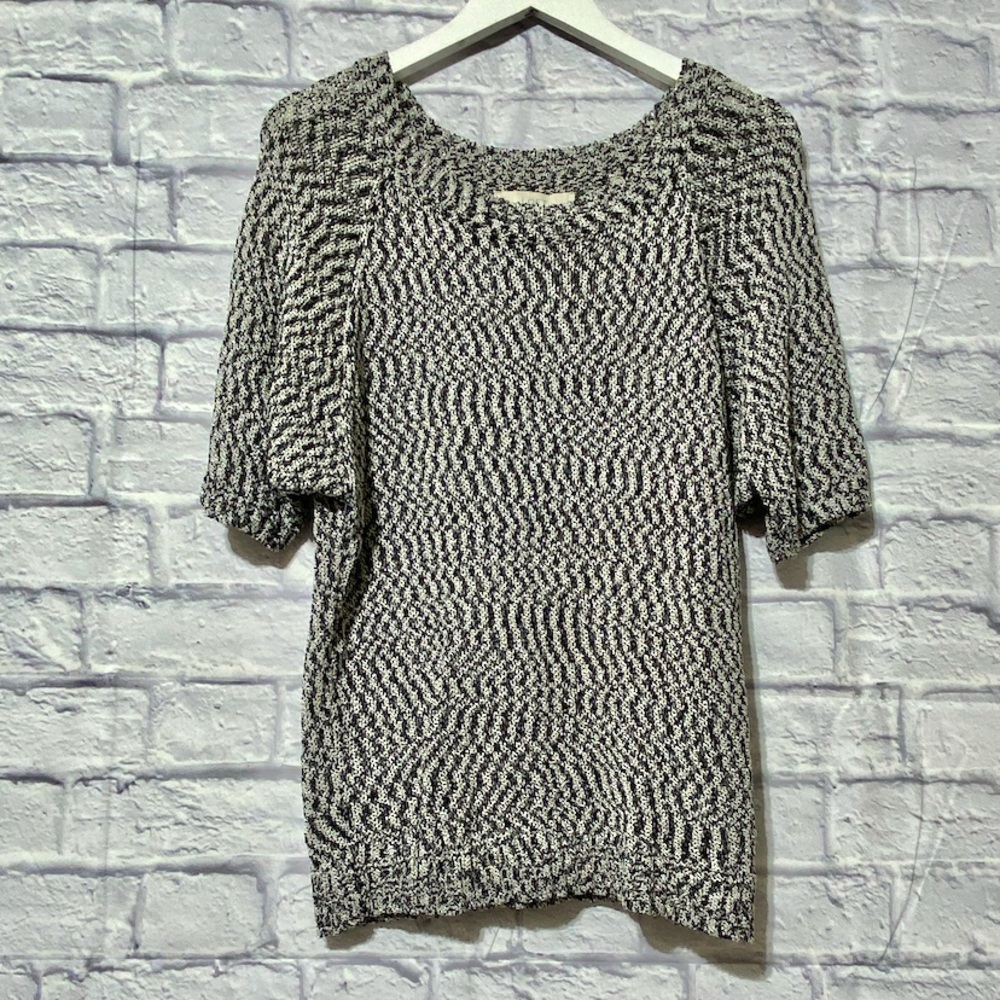 Loft light top like sweater with short sleeves